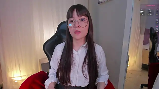 Lia Sweett  online show from 11.28.25