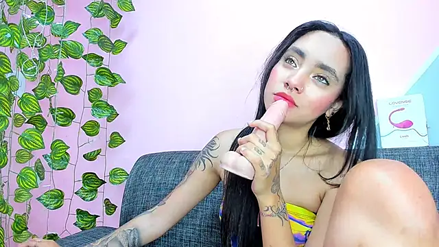 Snapshot of dakota-bright01 chatting on 02.21.25 dakota-bright01 online show from 02.21.25