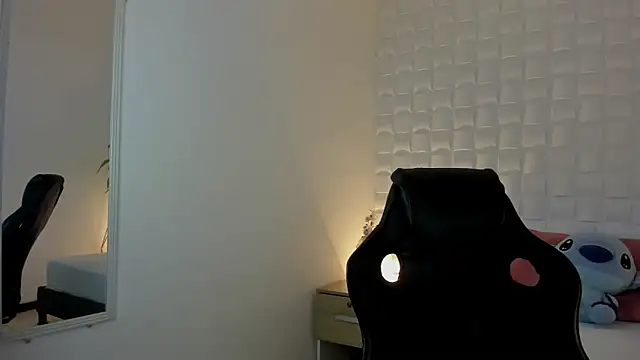 Snapshot of stephanya_ chatting on 01.09.25 stephanya online show from 01.09.25