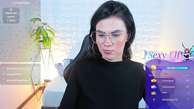 Snapshot of stephanya_ chatting on 01.28.25 stephanya online show from 01.28.25