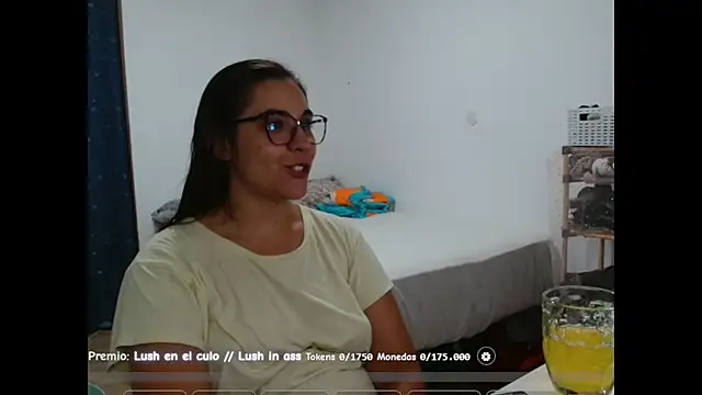 Snapshot of Ursumi1 chatting on 09.18.25 Ursumi1 online show from 09.18.25