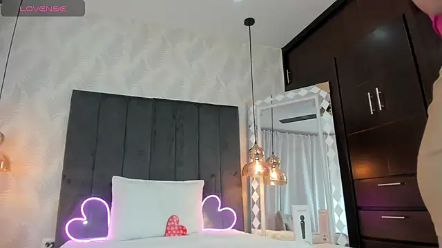 Snapshot of SHARONN____ chatting on 01.24.25 SHARONN     online show from 01.24.25