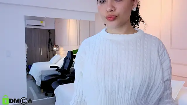 Snapshot of SHARONN____ chatting on 09.29.25 SHARONN     online show from 09.29.25