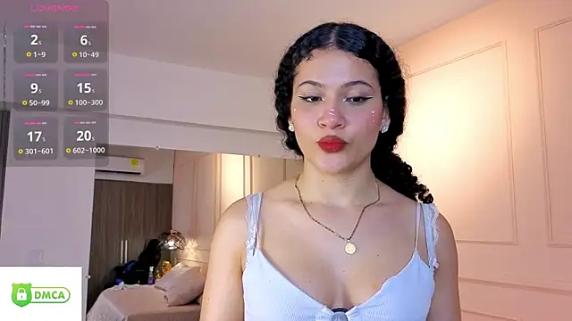 Snapshot of SHARONN____ chatting on 10.20.25 SHARONN     online show from 10.20.25