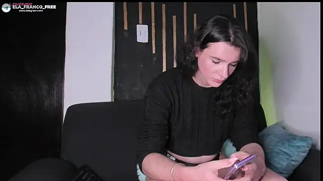 Snapshot of elafranco_ chatting on 01.18.25 elafranco online show from 01.18.25