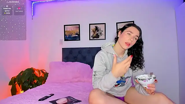 Snapshot of elafranco_ chatting on 10.22.25 elafranco online show from 10.22.25