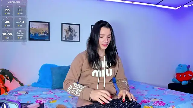 Snapshot of elafranco_ chatting on 11.04.25 elafranco online show from 11.04.25