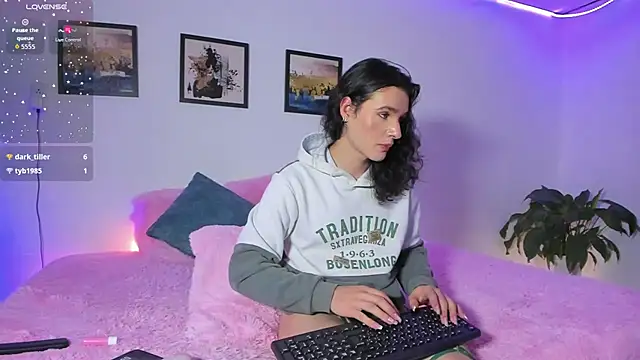 Snapshot of elafranco_ chatting on 12.03.25 elafranco online show from 12.03.25