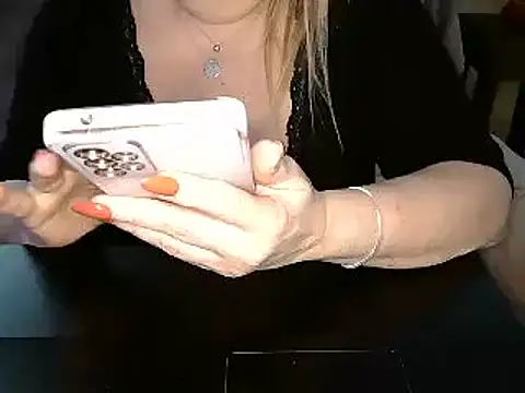 Snapshot of Emmamilfita chatting on 01.11.25 Emmamilfita online show from 01.11.25