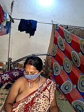 Snapshot of Real_Desi_Couple chatting on 05.21.26 Real Desi Couple online show from 05.21.26