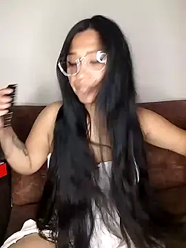 Snapshot of ineliveca chatting on 12.19.24 ineliveca online show from 12.19.24