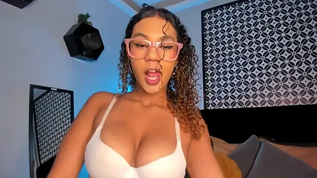 Snapshot of sade_jackson1 chatting on 09.26.25 sade jackson1 online show from 09.26.25