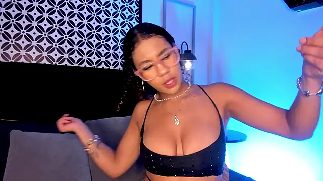 Snapshot of sade_jackson1 chatting on 10.16.25 sade jackson1 online show from 10.16.25