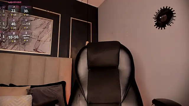 Snapshot of sade_jackson1 chatting on 10.17.25 sade jackson1 online show from 10.17.25