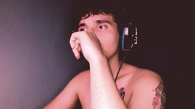 Snapshot of Charley_quin chatting on 09.21.25 Charley quin online show from 09.21.25