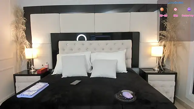 CarlaRossi  online show from 11.20.25