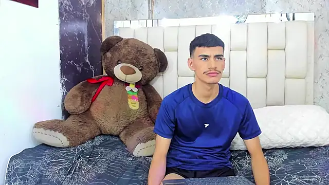 Snapshot of Bi_Latin_Boys1 chatting on 12.11.24 Bi Latin Boys1 online show from 12.11.24