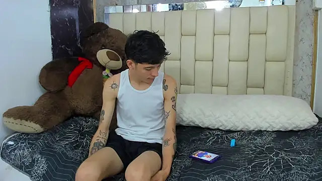 Snapshot of Bi_Latin_Boys1 chatting on 12.29.24 Bi Latin Boys1 online show from 12.29.24