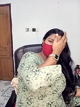 Snapshot of Hot-Angel_ chatting on 10.18.25 Hot-Angel online show from 10.18.25