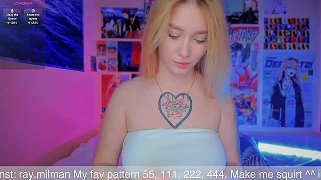 Snapshot of AliceMilman chatting on 10.02.25 AliceMilman online show from 10.02.25