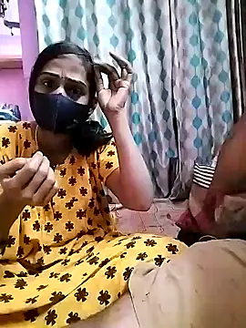 Snapshot of sweety_telugu_couple2027 chatting on 02.17.25 sweety telugu couple2027 online show from 02.17.25