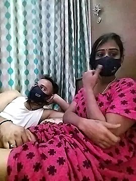 Snapshot of sweety_telugu_couple2027 chatting on 02.22.25 sweety telugu couple2027 online show from 02.22.25