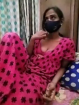 Snapshot of sweety_telugu_couple2027 chatting on 02.25.25 sweety telugu couple2027 online show from 02.25.25