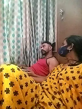 Snapshot of sweety_telugu_couple2027 chatting on 03.01.25 sweety telugu couple2027 online show from 03.01.25