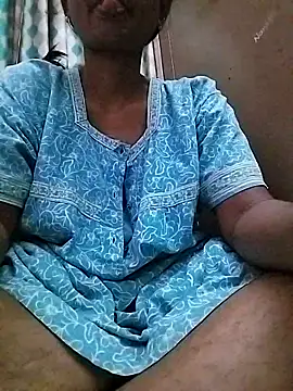 Snapshot of sweety_telugu_couple2027 chatting on 03.05.25 sweety telugu couple2027 online show from 03.05.25