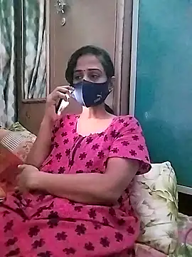 Snapshot of sweety_telugu_couple2027 chatting on 03.05.25 sweety telugu couple2027 online show from 03.05.25