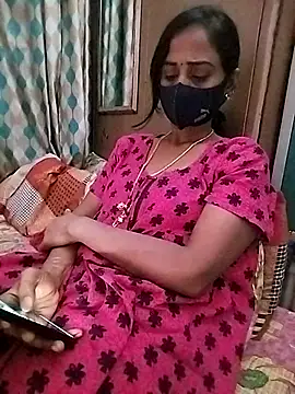 Snapshot of sweety_telugu_couple2027 chatting on 03.05.25 sweety telugu couple2027 online show from 03.05.25