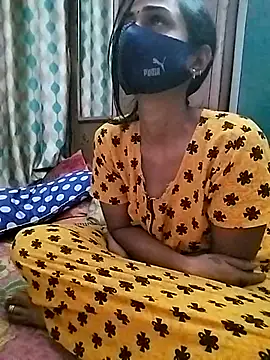 Snapshot of sweety_telugu_couple2027 chatting on 03.06.25 sweety telugu couple2027 online show from 03.06.25