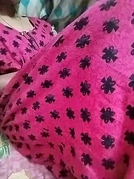 Snapshot of sweety_telugu_couple2027 chatting on 03.15.25 sweety telugu couple2027 online show from 03.15.25