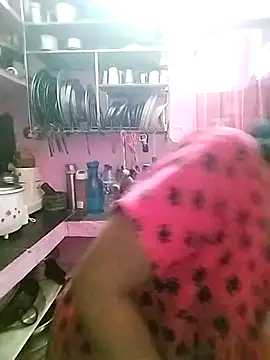 Snapshot of sweety_telugu_couple2027 chatting on 03.18.25 sweety telugu couple2027 online show from 03.18.25