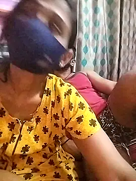 Snapshot of sweety_telugu_couple2027 chatting on 03.19.25 sweety telugu couple2027 online show from 03.19.25