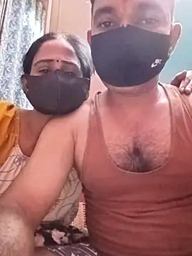 Snapshot of sweety_telugu_couple2027 chatting on 10.30.25 sweety telugu couple2027 online show from 10.30.25