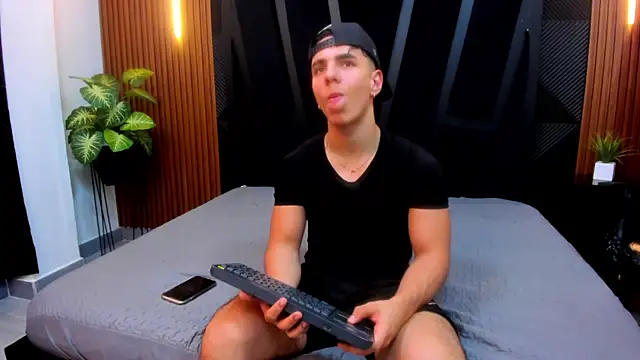 Flynn Riider online show from 01.24.25