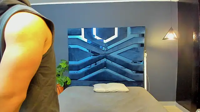 Flynn Riider online show from 03.12.25