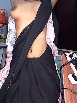 Snapshot of hinaa_khan chatting on 02.16.25 hinaa khan online show from 02.16.25