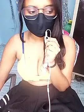 Snapshot of hinaa_khan chatting on 09.18.25 hinaa khan online show from 09.18.25