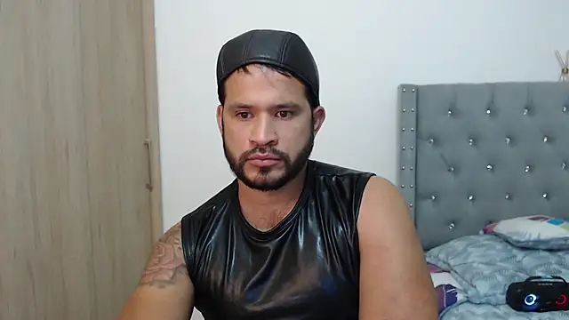 Snapshot of mr_gonzalo_ chatting on 12.11.24 mr gonzalo online show from 12.11.24