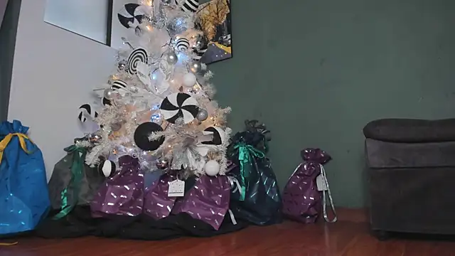 slutty venus online show from 12.24.24