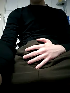 Snapshot of cutie_anonymm chatting on 10.29.25 cutie anonymm online show from 10.29.25