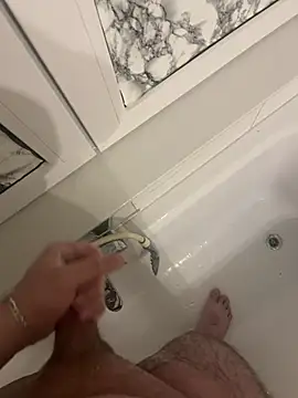 Snapshot of Loco42- chatting on 02.24.25 Loco42- online show from 02.24.25