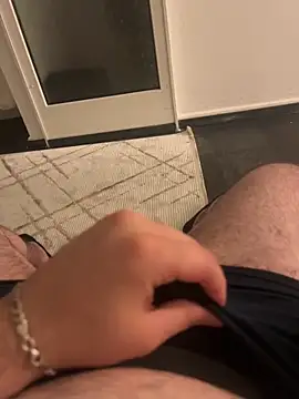 Snapshot of Loco42- chatting on 10.03.25 Loco42- online show from 10.03.25