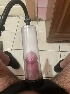 Snapshot of edgher646 chatting on 12.29.24 edgher646 online show from 12.29.24