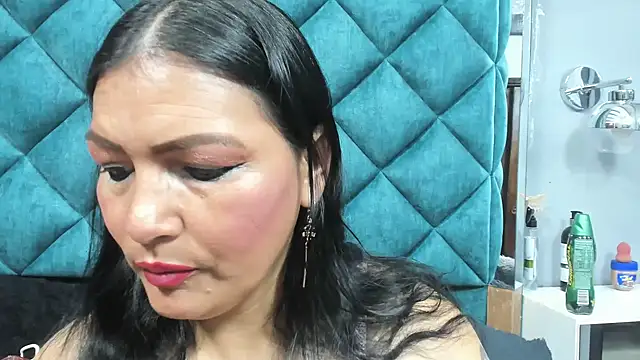 PENELOPELEWISs online show from 03.25.26