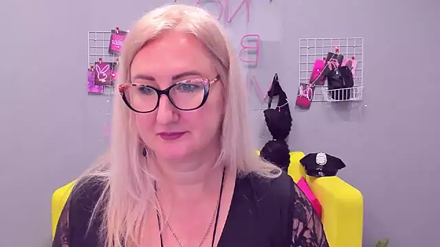 Snapshot of ChristyBrooks chatting on 12.30.24 ChristyBrooks online show from 12.30.24