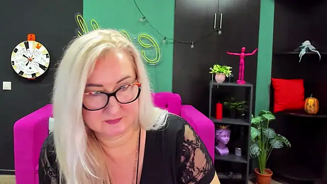 Snapshot of ChristyBrooks chatting on 01.03.25 ChristyBrooks online show from 01.03.25