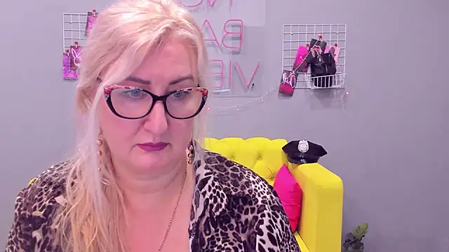 Snapshot of ChristyBrooks chatting on 01.05.25 ChristyBrooks online show from 01.05.25